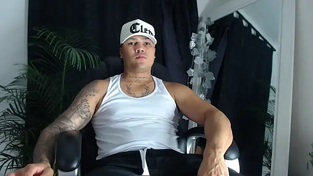 Snapshot of Boyhot_00 chatting on March 3, 2026, 3:46 am Boyhot 00 online show from March 3, 2026, 3:46 am