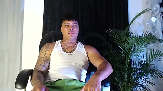 Snapshot of Boyhot_00 chatting on February 1, 2026, 3:38 am Boyhot 00 online show from February 1, 2026, 3:38 am