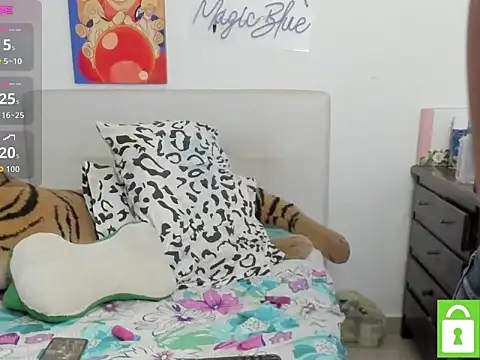 mickaelajones online show from October 10, 2025, 7:04 pm