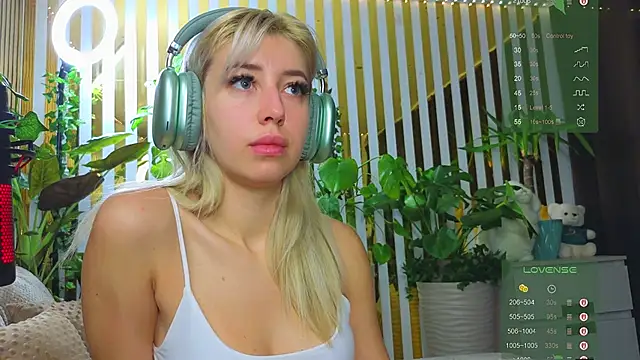 Violetttttta online show from October 26, 2025, 10:21 pm