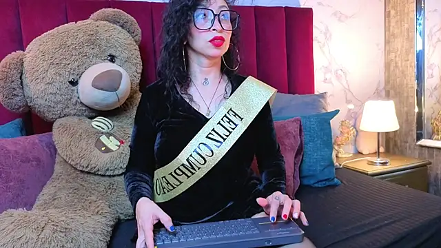 Snapshot of CHIARAJJONES chatting on June 4, 2026, 1:05 pm CHIARAJJONES online show from June 4, 2026, 1:05 pm