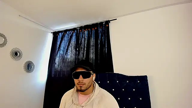 LoganRyder online show from November 6, 2025, 12:42 pm