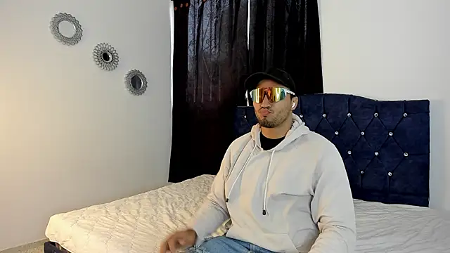 LoganRyder online show from November 3, 2025, 12:09 pm