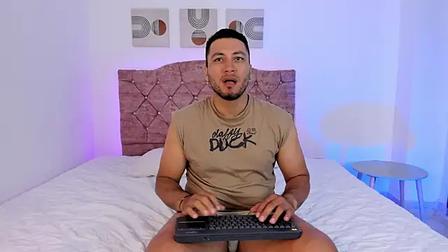 LoganRyder online show from October 13, 2025, 1:02 pm