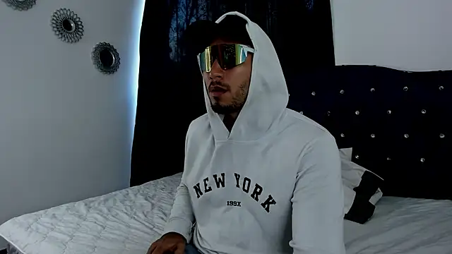 LoganRyder online show from November 11, 2025, 12:44 pm