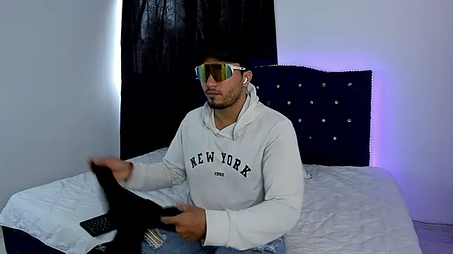 LoganRyder online show from October 31, 2025, 12:46 pm