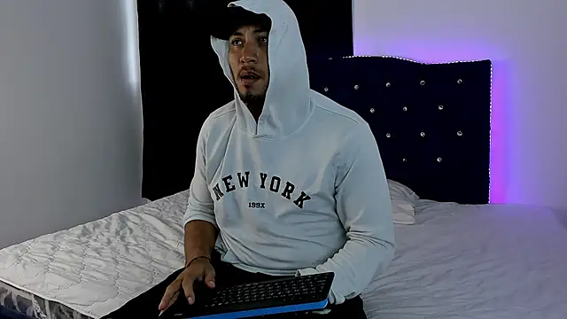 LoganRyder online show from October 30, 2025, 12:36 pm