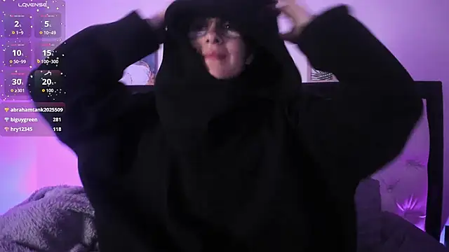 Sara Roades online show from October 28, 2025, 11:14 pm