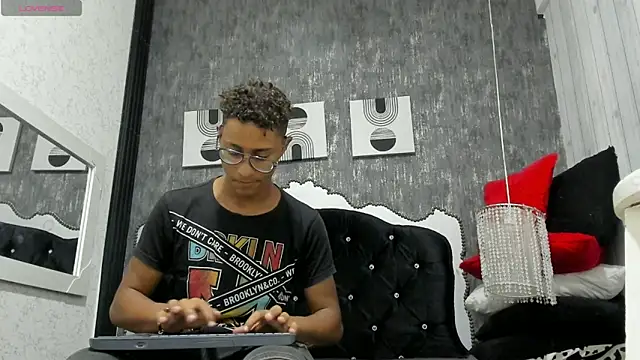 Yeps pluss online show from October 13, 2025, 8:21 pm