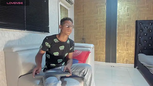 Yeps pluss online show from October 19, 2025, 8:33 pm