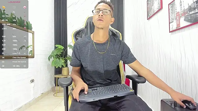 Yeps pluss online show from November 2, 2025, 8:25 pm