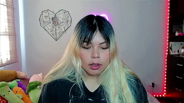 EllieMoonX online show from November 29, 2025, 4:51 pm