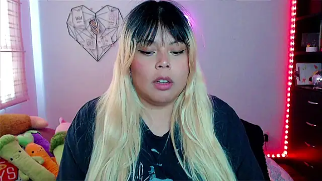 Snapshot of EllieMoonX chatting on November 12, 2025, 7:51 pm EllieMoonX online show from November 12, 2025, 7:51 pm