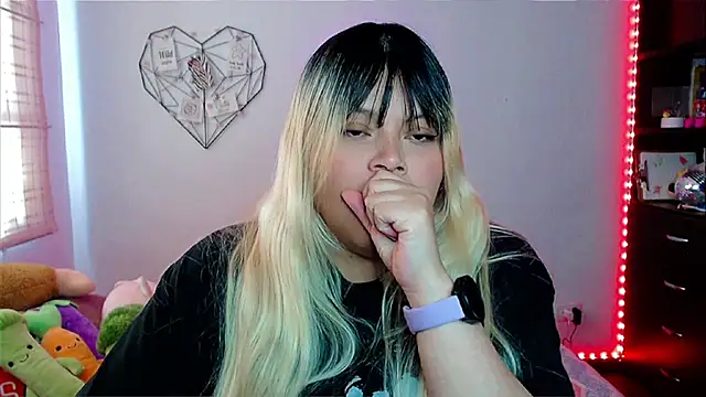 EllieMoonX online show from November 20, 2025, 7:36 pm