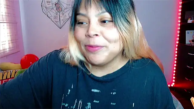 EllieMoonX online show from February 14, 2026, 10:10 pm