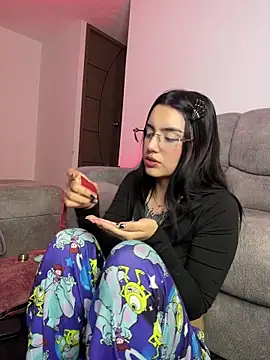 Snapshot of Lucy_699 chatting on April 17, 2026, 5:21 am Lucy 699 online show from April 17, 2026, 5:21 am