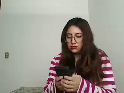 Snapshot of Mar_00c chatting on October 15, 2025, 3:20 pm Mar 00c online show from October 15, 2025, 3:20 pm