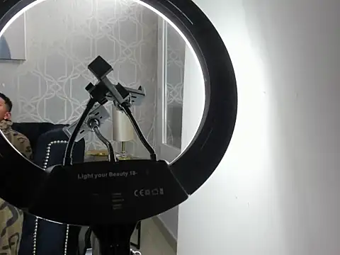 MorenitoDigno online show from November 3, 2025, 6:55 pm