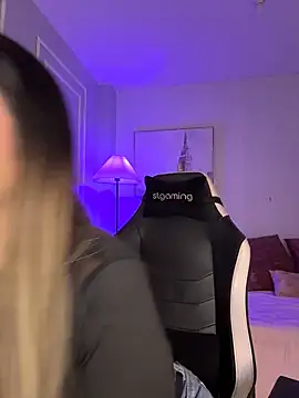 Snapshot of HoneyMollyX chatting on April 12, 2026, 2:20 pm HoneyMollyX online show from April 12, 2026, 2:20 pm