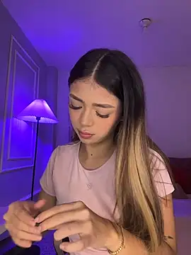 Snapshot of HoneyMollyX chatting on April 7, 2026, 1:02 pm HoneyMollyX online show from April 7, 2026, 1:02 pm