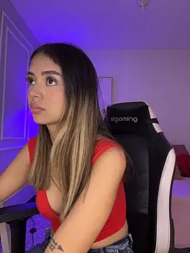 Snapshot of HoneyMollyX chatting on April 13, 2026, 1:04 pm HoneyMollyX online show from April 13, 2026, 1:04 pm