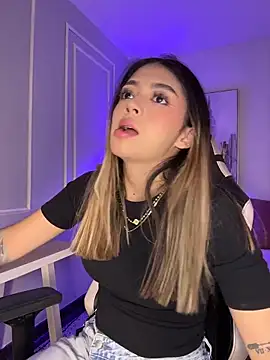 Snapshot of HoneyMollyX chatting on April 14, 2026, 1:05 pm HoneyMollyX online show from April 14, 2026, 1:05 pm