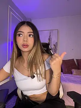 Snapshot of HoneyMollyX chatting on April 10, 2026, 1:07 pm HoneyMollyX online show from April 10, 2026, 1:07 pm