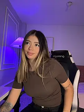 Snapshot of HoneyMollyX chatting on April 5, 2026, 1:07 pm HoneyMollyX online show from April 5, 2026, 1:07 pm