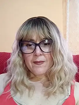 Amelialove42 online show from May 14, 2026, 1:52 pm