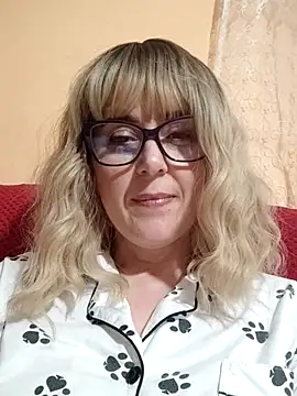 Amelialove42 online show from June 6, 2026, 6:46 pm