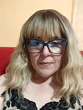 Amelialove42 online show from June 9, 2026, 7:04 pm