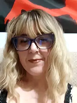 Amelialove42 online show from April 20, 2026, 6:53 pm