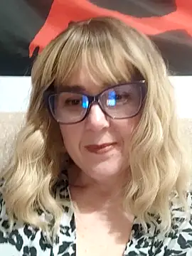 Amelialove42 online show from April 18, 2026, 7:40 pm