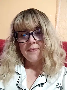 Amelialove42 online show from June 7, 2026, 4:12 pm