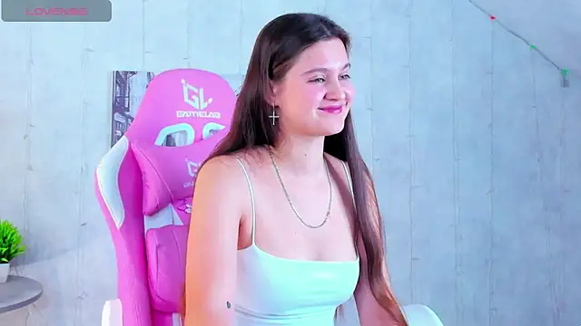 Snapshot of Renesmy_Black chatting on October 21, 2025, 12:43 am Renesmy Black online show from October 21, 2025, 12:43 am