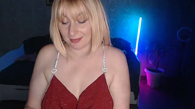 Yummy Gloria online show from December 2, 2025, 8:43 pm