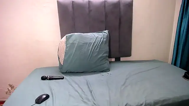 Snapshot of Kelly-001 chatting on December 21, 2025, 9:59 pm Kelly-001 online show from December 21, 2025, 9:59 pm