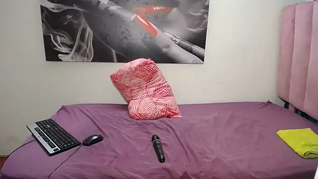 Snapshot of Kelly-001 chatting on February 3, 2026, 8:58 pm Kelly-001 online show from February 3, 2026, 8:58 pm