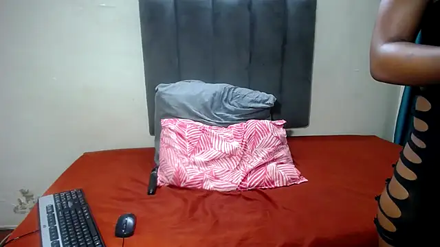 Snapshot of Kelly-001 chatting on December 18, 2025, 9:40 pm Kelly-001 online show from December 18, 2025, 9:40 pm