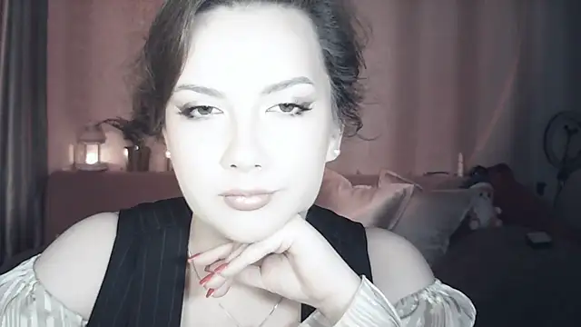 MoodieMira online show from May 17, 2026, 7:03 pm