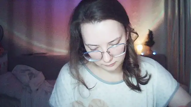 MoodieMira online show from December 18, 2025, 2:05 am