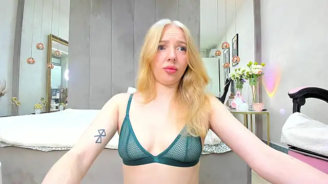 SundyRose online show from December 16, 2025, 9:19 pm