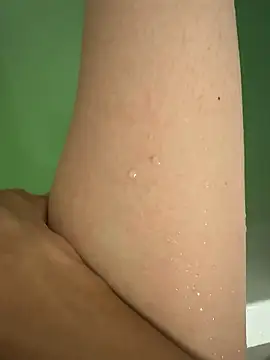 Snapshot of haruki_18old chatting on October 28, 2025, 2:05 pm haruki 18old online show from October 28, 2025, 2:05 pm