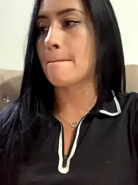 Snapshot of saris_moon chatting on October 10, 2025, 12:44 am saris moon online show from October 10, 2025, 12:44 am