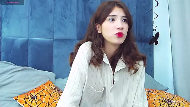 ArielLoove online show from October 19, 2025, 7:22 am