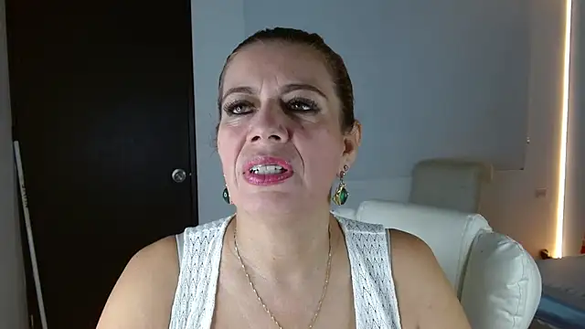 Snapshot of channelsmith_55 chatting on April 17, 2026, 1:14 pm channelsmith 55 online show from April 17, 2026, 1:14 pm