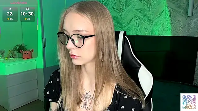 EvaPeace online show from November 25, 2025, 5:24 pm