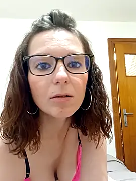 Snapshot of labellerose chatting on October 28, 2025, 6:29 pm labellerose online show from October 28, 2025, 6:29 pm