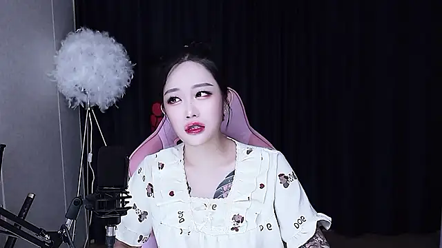 MISA 02 online show from October 20, 2025, 2:06 pm