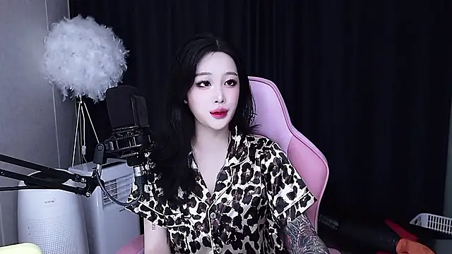 MISA 02 online show from October 19, 2025, 1:14 pm